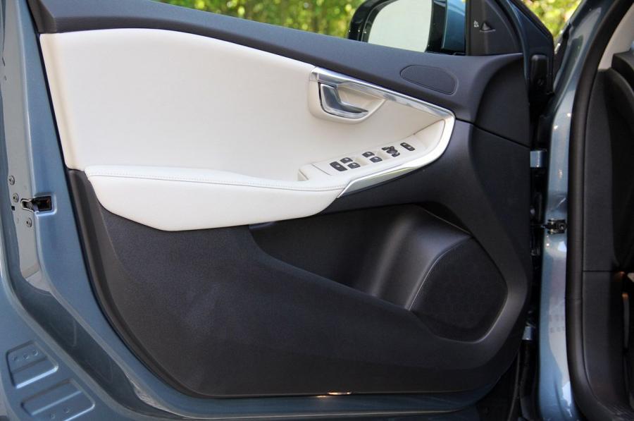  Volvo V40 2012 года  (фото 138 из 183)